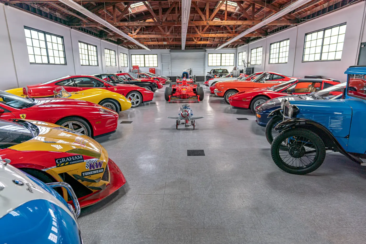 Showroom de Next Generation Classics con su colección de Ferraris clásicos